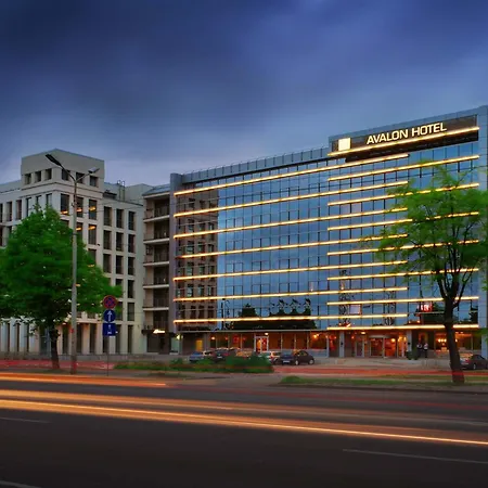 아발론 호텔 4*