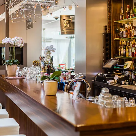 Avalon & Conferences 4*